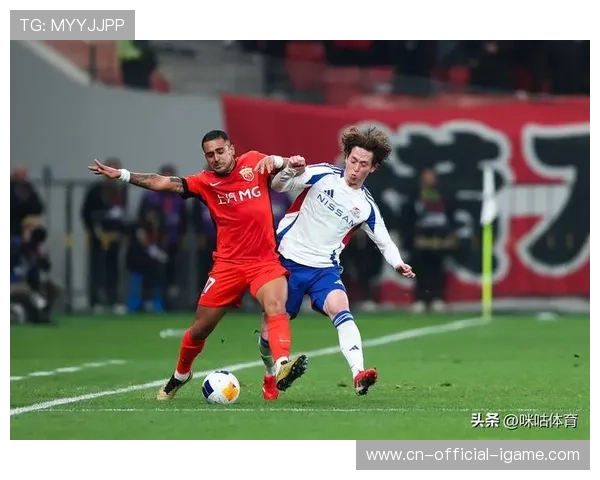 上海海港莱昂纳多中路连续突破：引领未来的足球风暴