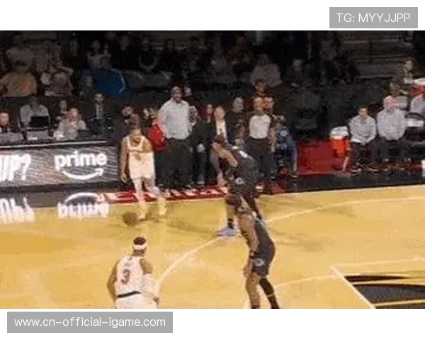 布伦森借掩护抬手就有中距离再添两分 布伦森借掩护抬手就有中距离再添两分